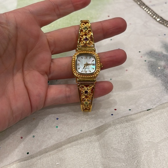 Danbury Mint Gold-Tone Stretch Band Watch | Faux Gemstones Quartz | Needs Batter - Picture 7 of 8